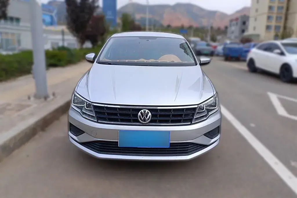 2017 Volkswagen Jetta 1.4L 90HP L4 5MT