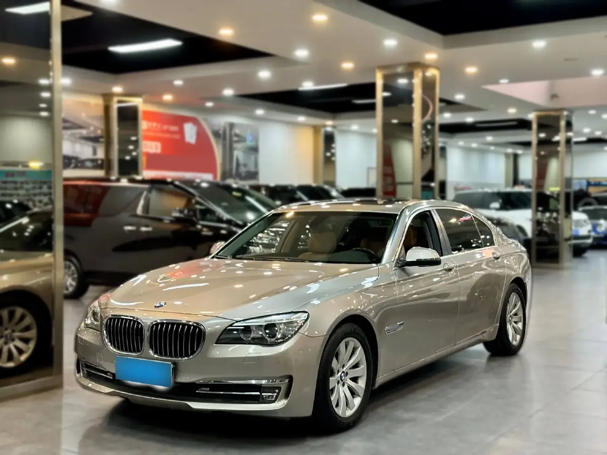 2013 BMW 7 Series 3.0L 258HP L6 8AT