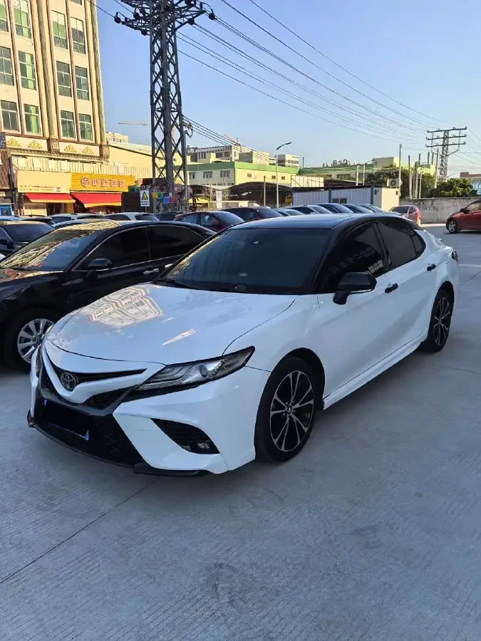2018 Toyota Camry 2.5L 209HP L4 8AT