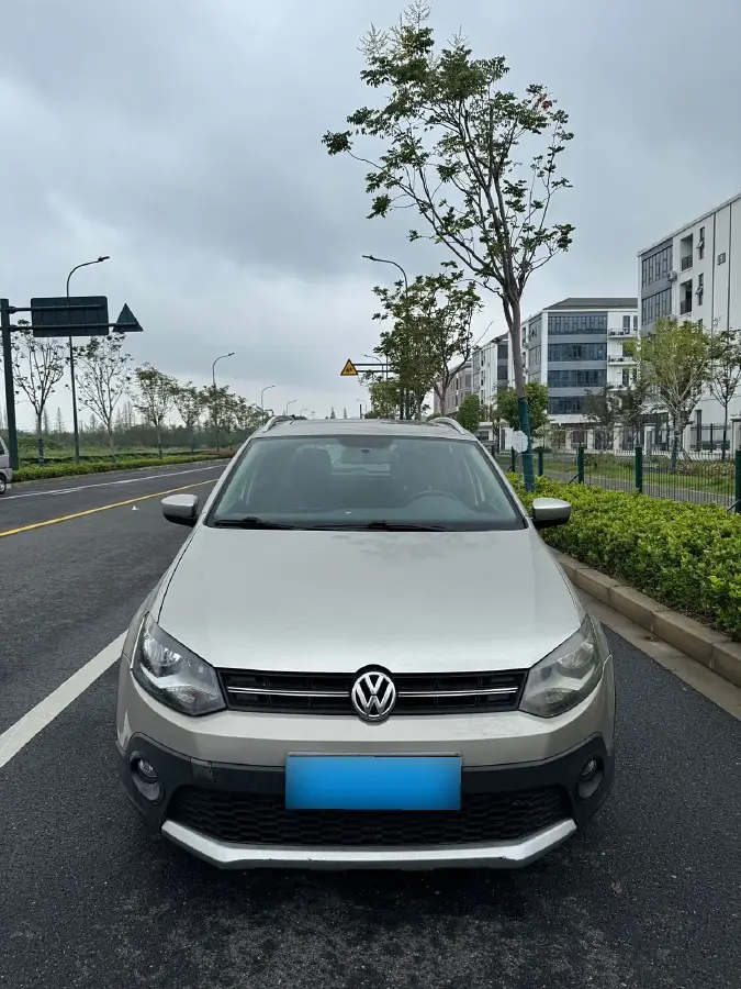 2012 Volkswagen Polo 1.6L 105HP L4 5MT