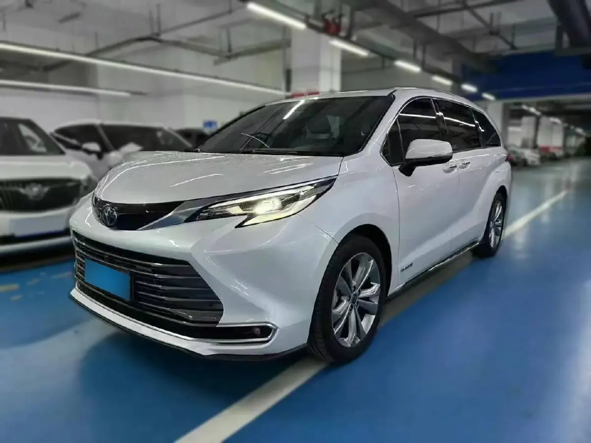 2023 Toyota Sienna 2.5L 189HP L4 E-CVT Hybrid
