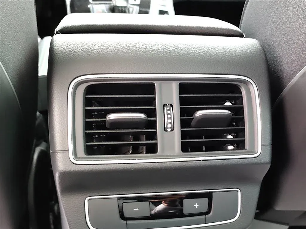 2023 Audi Q5L 2.0T 190HP L4 7DCT,autocango,china used car exporter,china ev exporter,chinese used car exporter,chinese used ev exporter