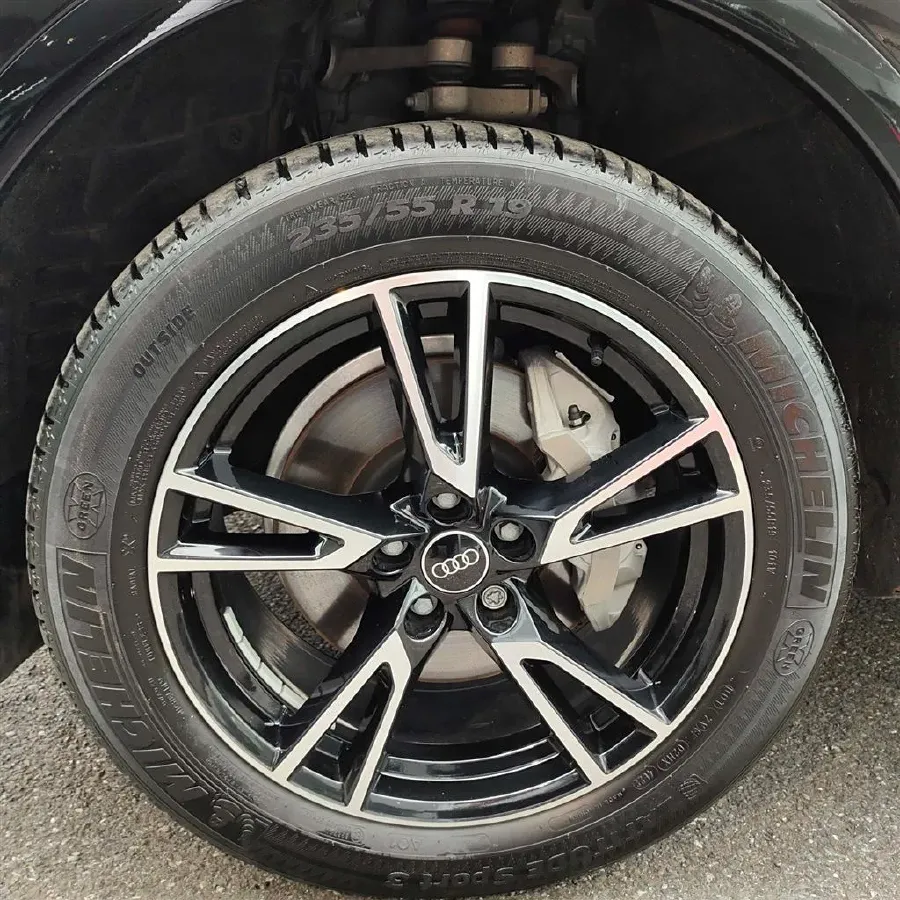 2023 Audi Q5L 2.0T 190HP L4 7DCT,autocango,china used car exporter,china ev exporter,chinese used car exporter,chinese used ev exporter