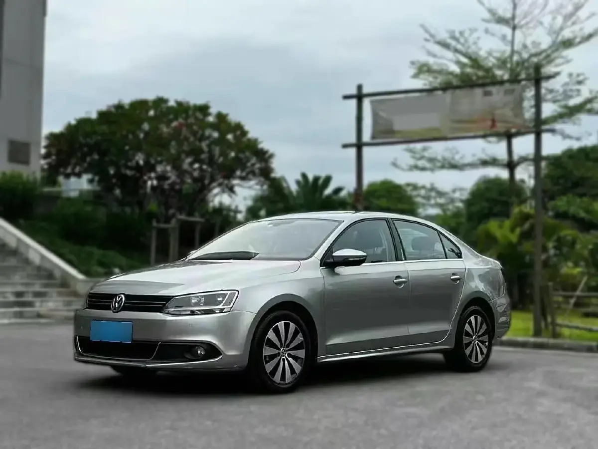 2012 Volkswagen Sagitar 1.4T 131HP L4 7DCT