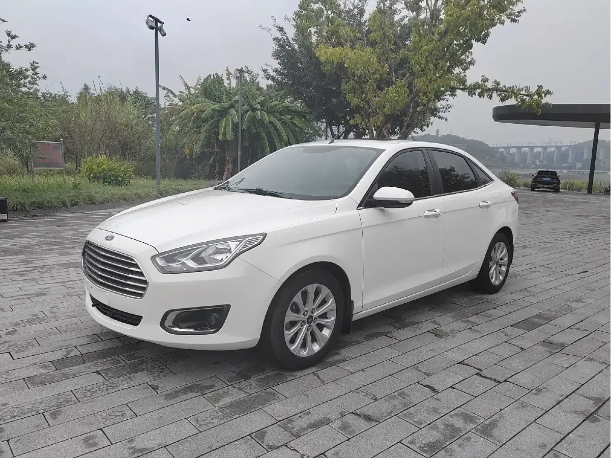 2015 Ford Escort 1.5L 113HP L4 6AT