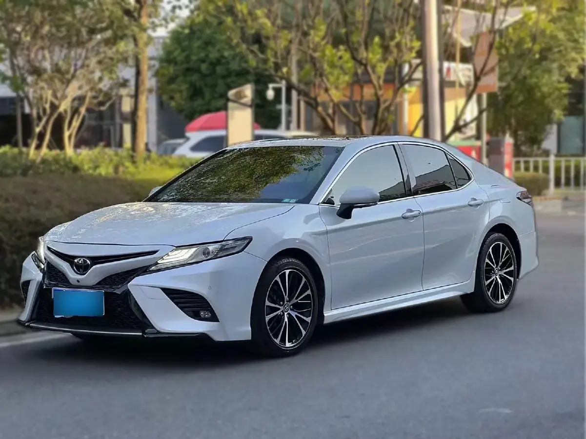 2018 Toyota Camry 2.5L 209HP L4 8AT