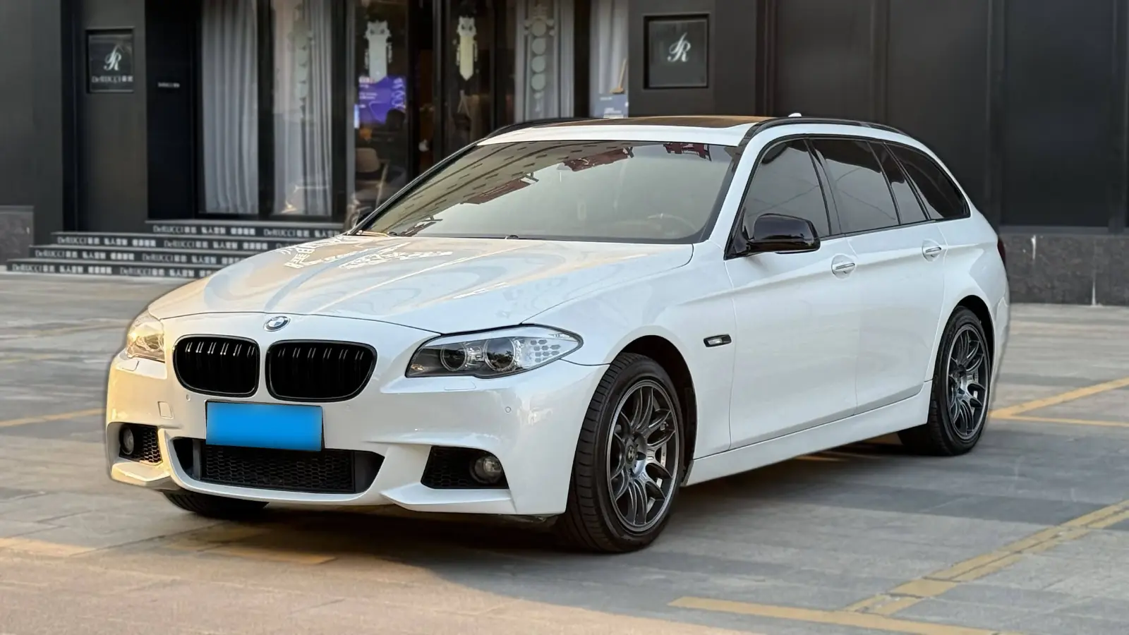 2012 BMW 5 Series 3.0L 258HP L6 8AT