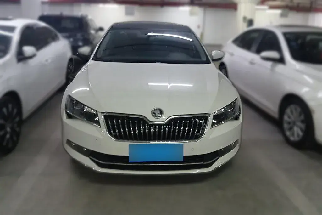 2016 Skoda Superb 2.0T 220HP L4 7DCT