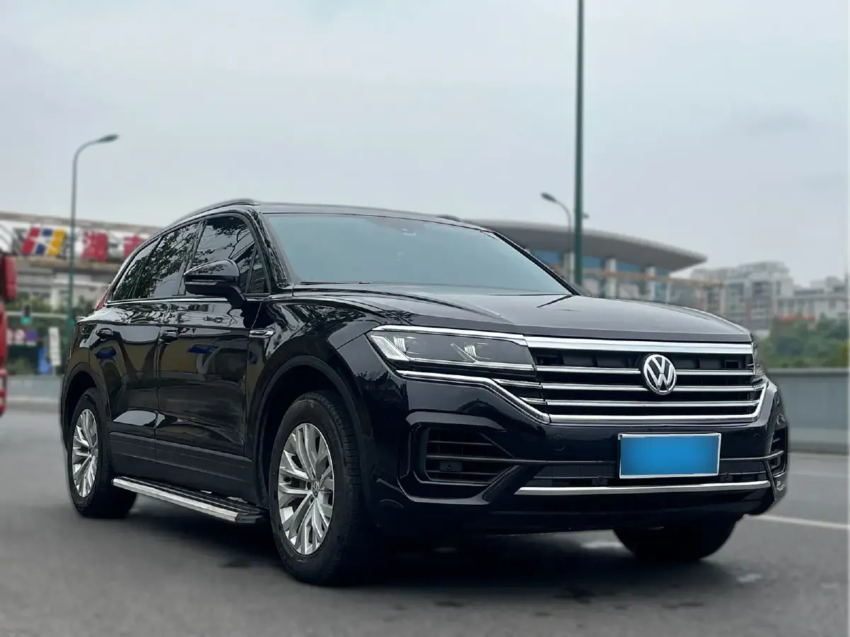 2019 Volkswagen Touareg 2.0T 252HP L4 8AT