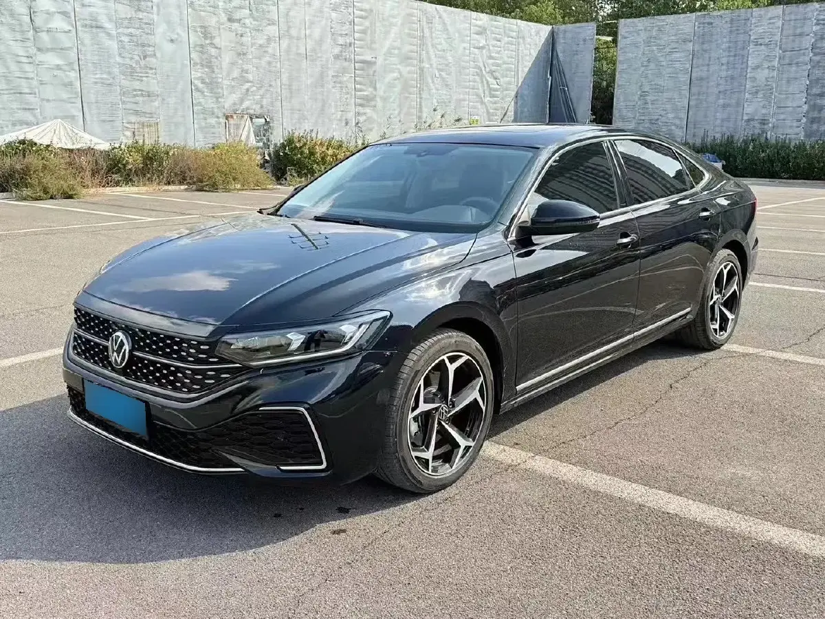 2024 Volkswagen Passat 2.0T 186HP L4 7DCT