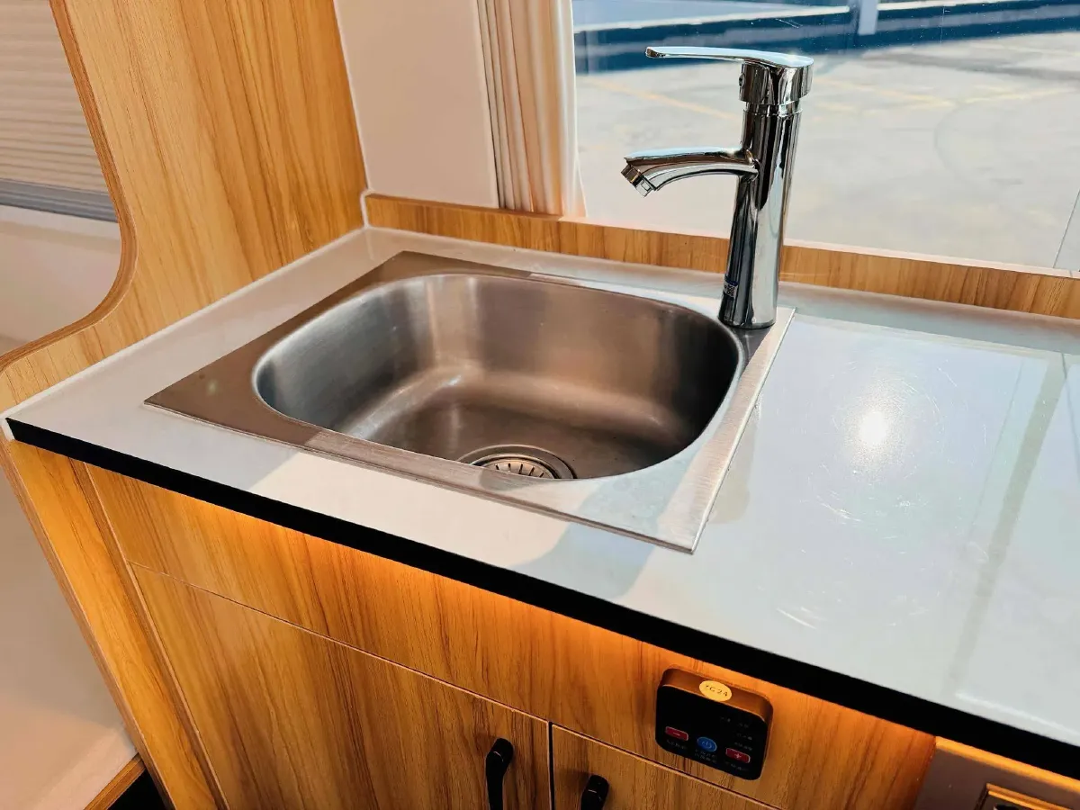 2023 Iveco DeYi 2.5T 122HP L4 6AT,autocango,china used car exporter,china ev exporter,chinese used car exporter,chinese used ev exporter