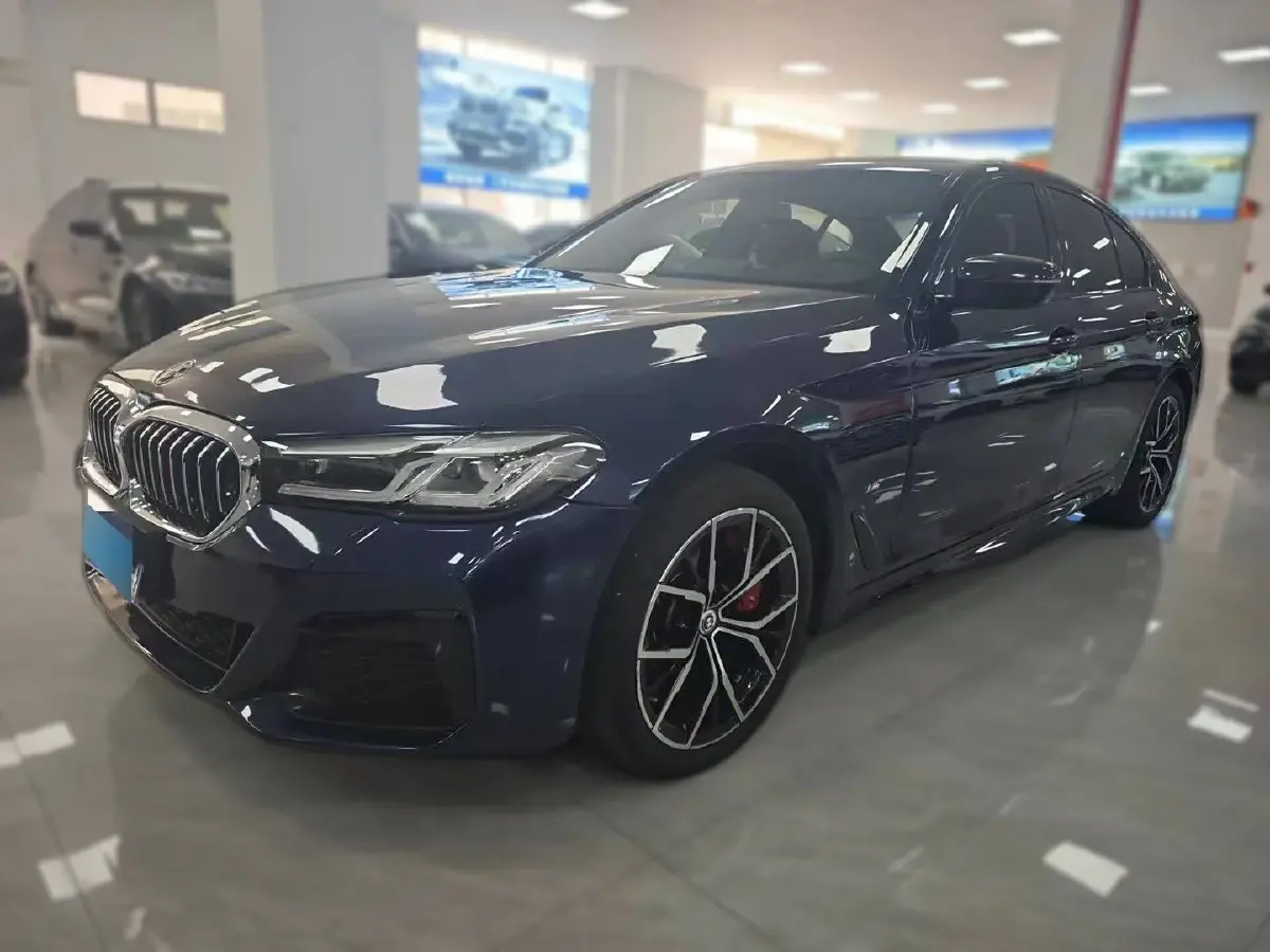 2022 BMW 5 Series 3.0T 340HP L6 8AT