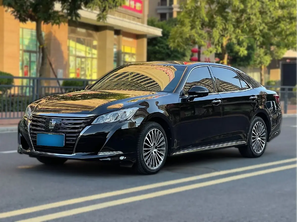 2018 Toyota Crown 2.0T 235HP L4 8AT