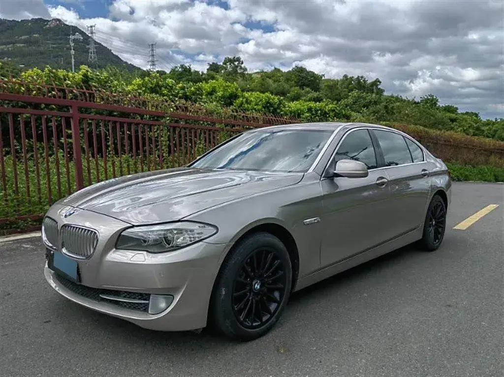 2012 BMW 5 Series 3.0T 306HP L6 8AT