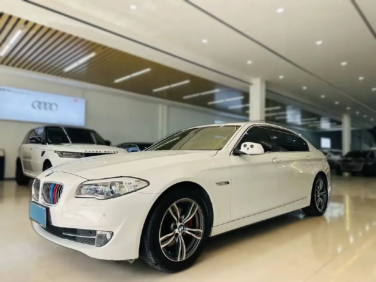 2012 BMW 5 Series 2.5L 204HP L6 8AT