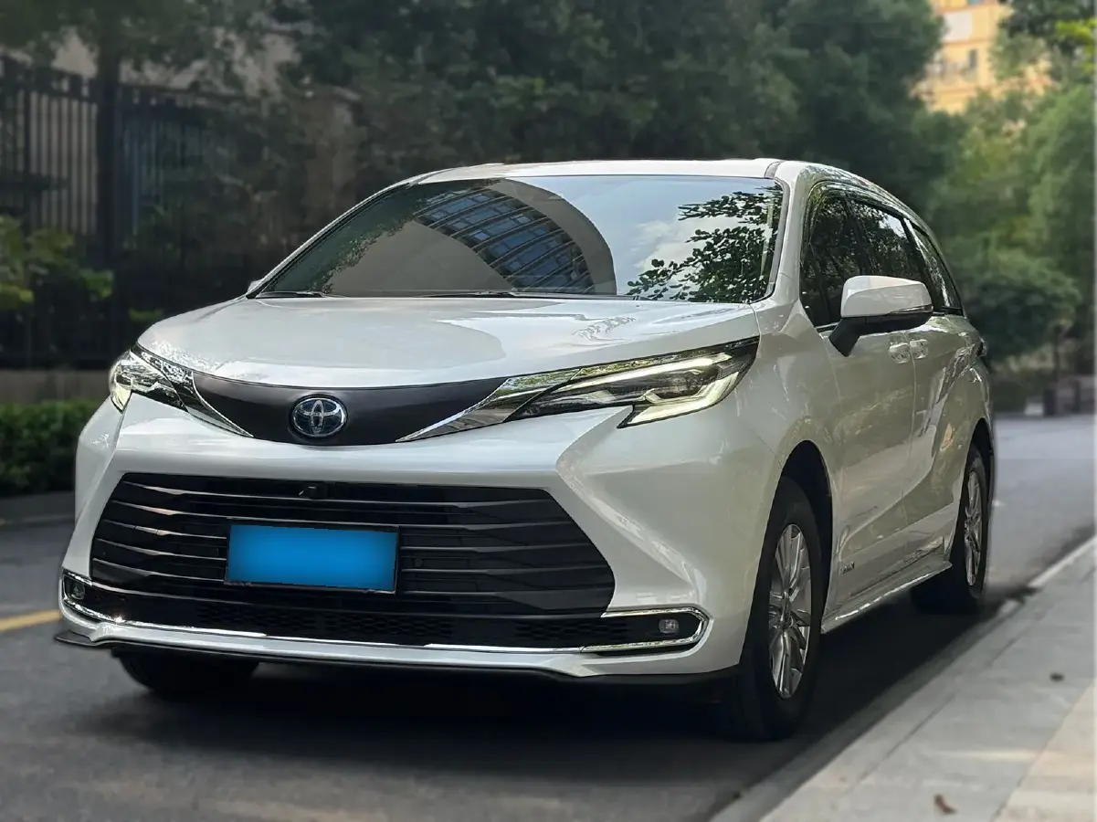 2021 Toyota Sienna 2.5L 192HP L4 E-CVT Hybrid