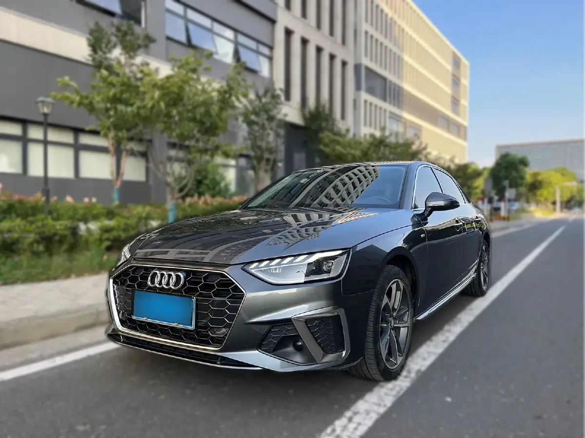 2022 Audi A4L 2.0T 190HP L4 7DCT