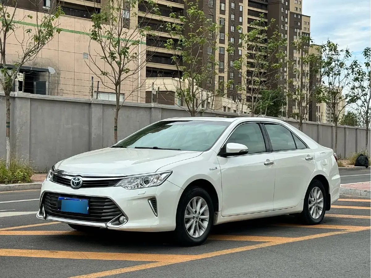 2015 Toyota Camry 2.5L 160HP L4 E-CVT Hybrid