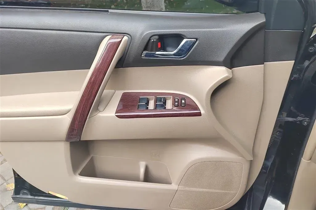 2012 Toyota Highlander 2.7L 188HP L4 6AT,autocango,china used car exporter,china ev exporter,chinese used car exporter,chinese used ev exporter