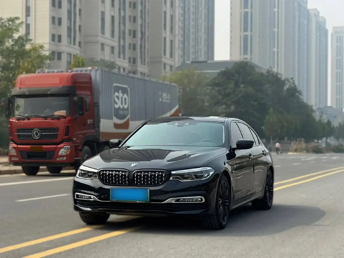 2019 BMW 5 Series 2.0T 184HP L4 8AT PHEV 13KWH