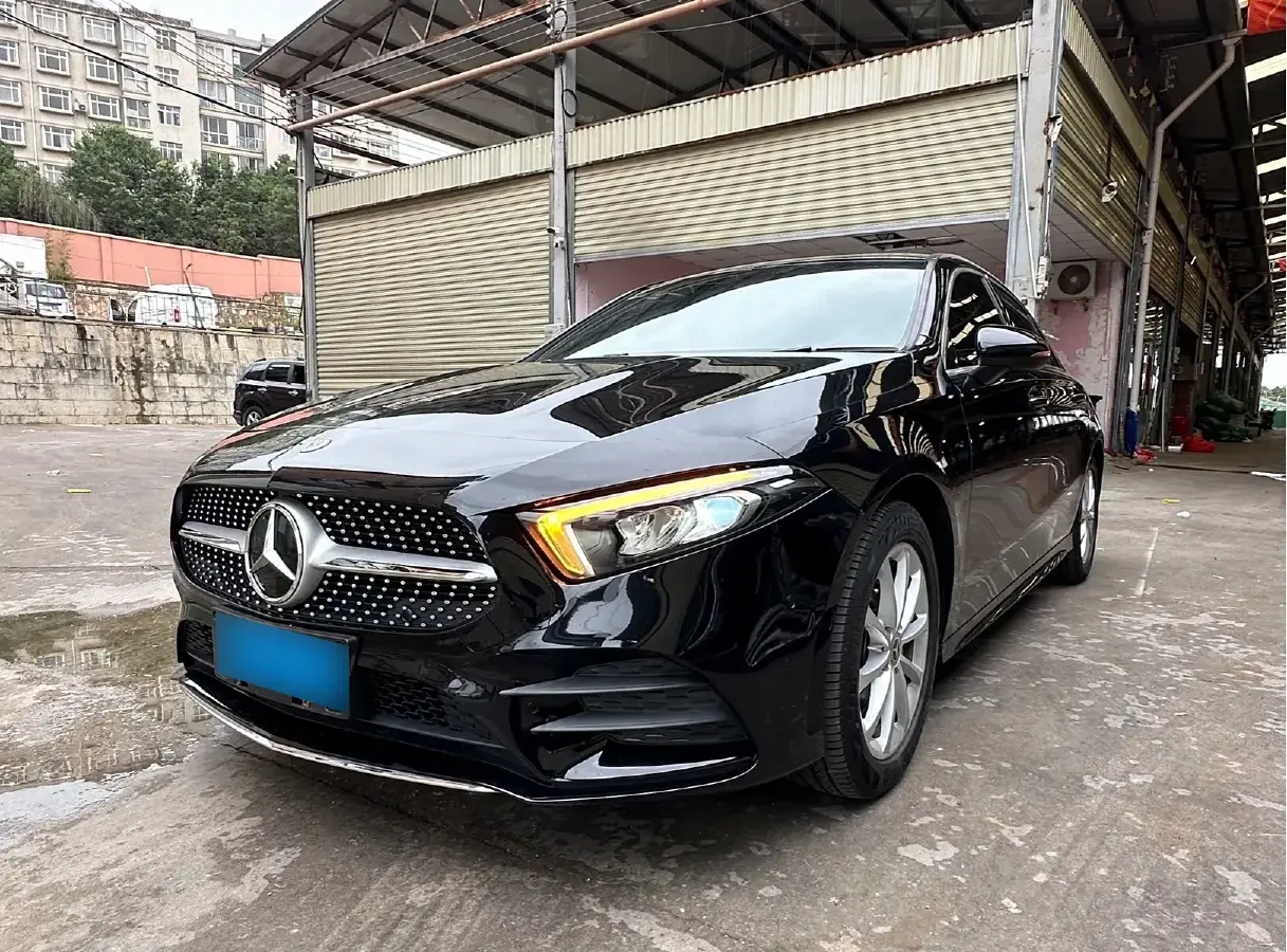 2019 Mercedes-Benz A Class 1.3T 163HP L4 7DCT