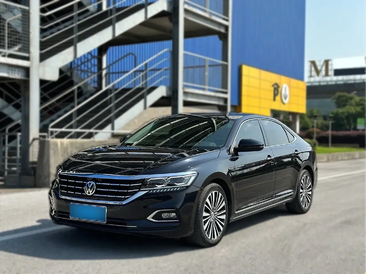 2019 Volkswagen Passat 2.0T 220HP L4 7DCT
