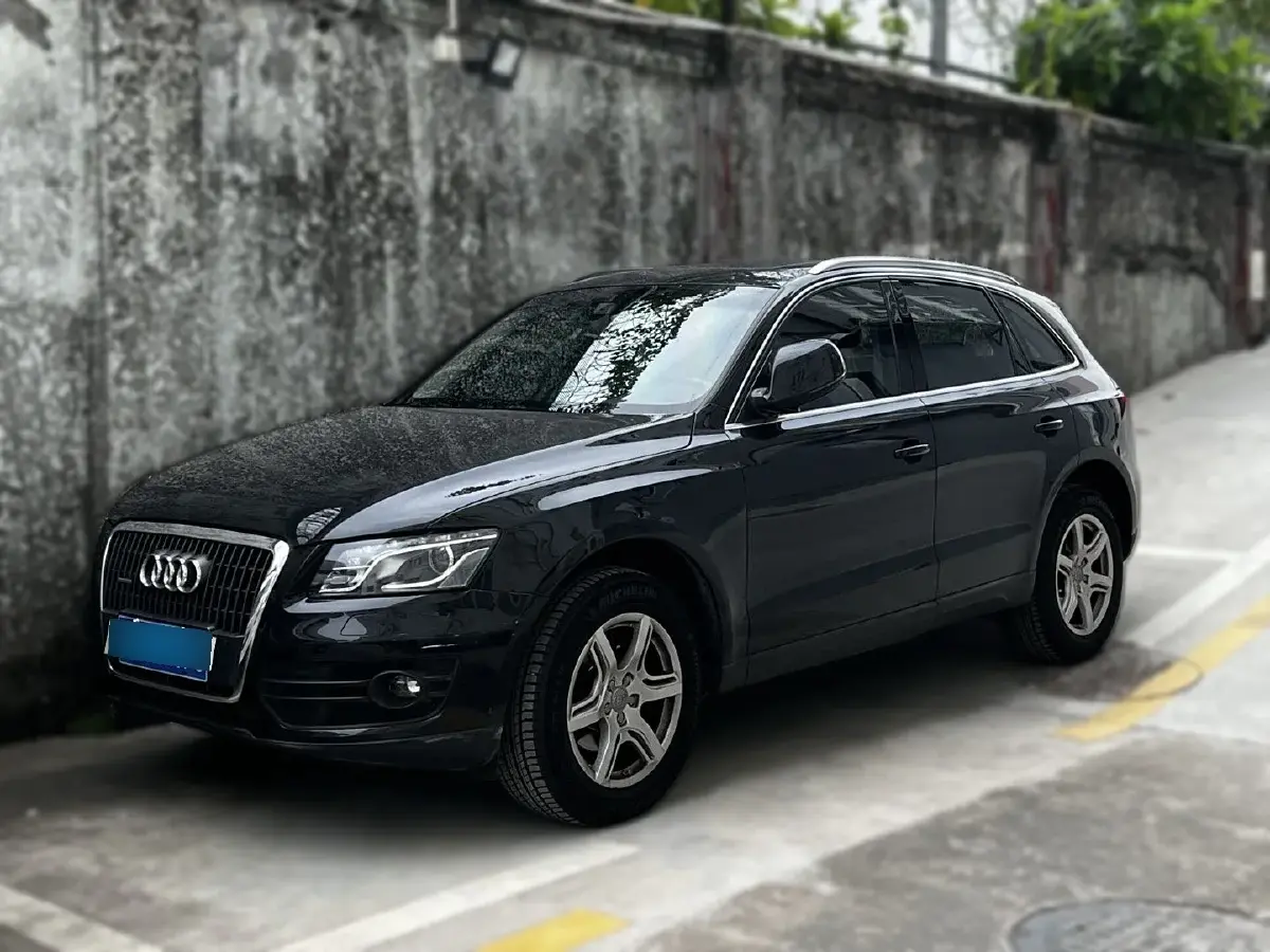 2012 Audi Q5 2.0T 211HP L4 8AT