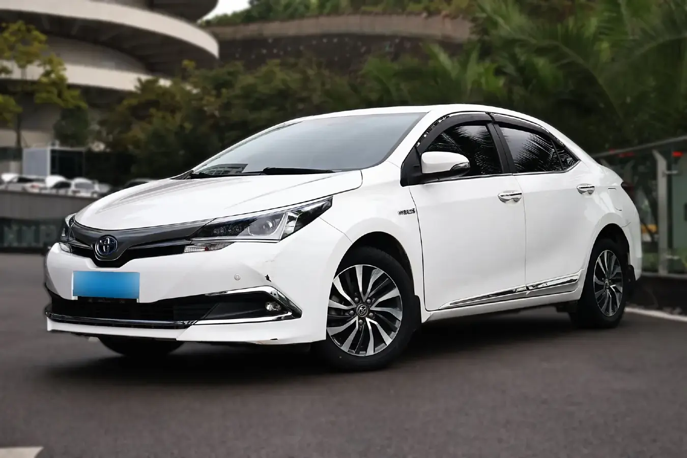 2016 Toyota Corolla 1.8L 99HP L4 E-CVT Hybrid
