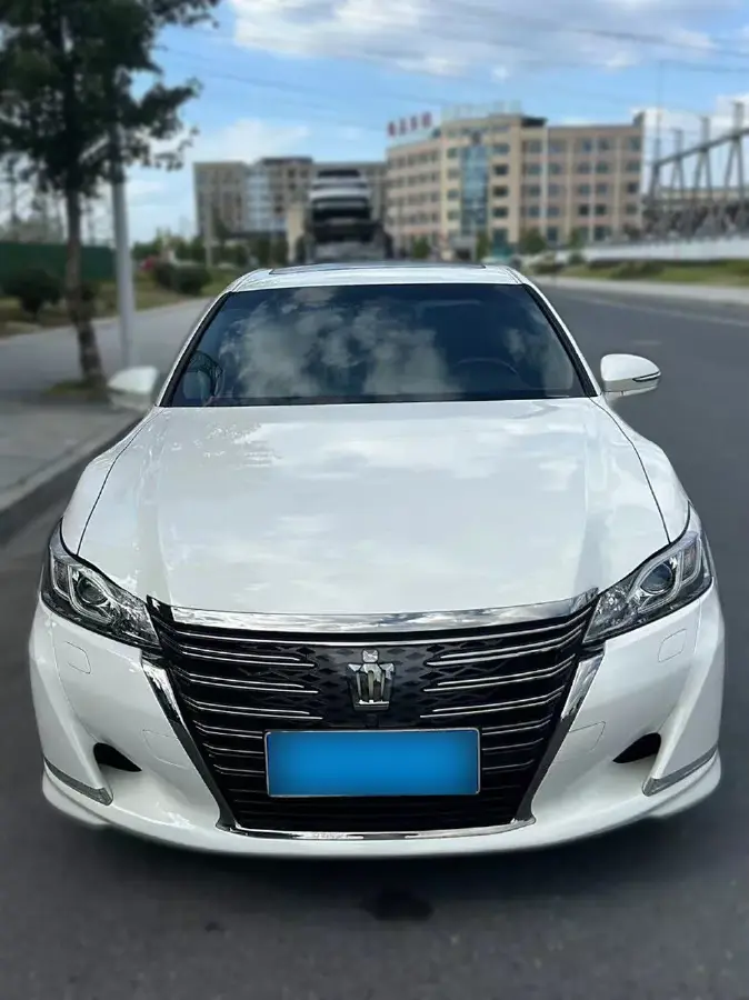 2018 Toyota Crown 2.0T 235HP L4 8AT