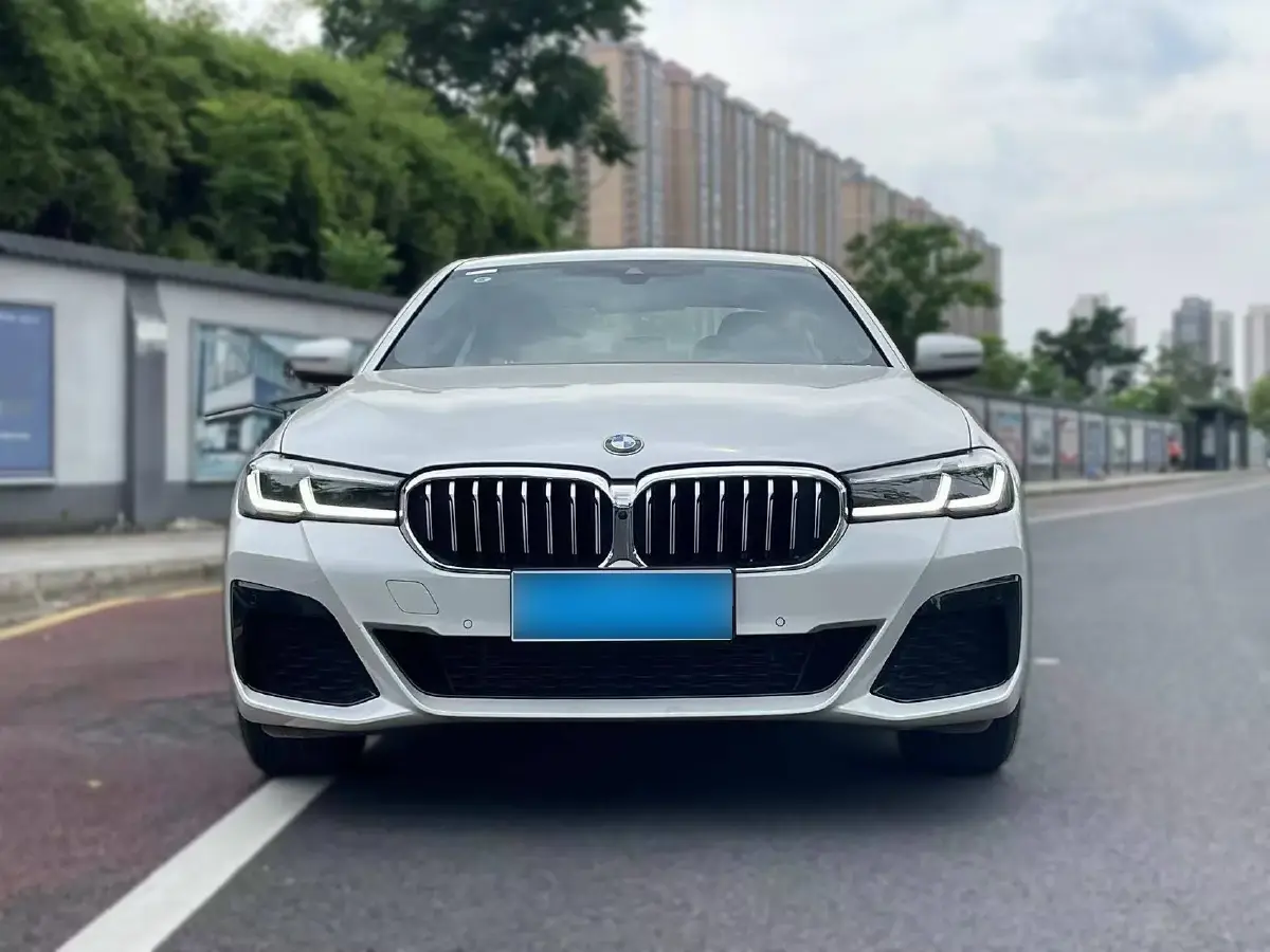2023 BMW 5 Series 2.0T 245HP L4 8AT