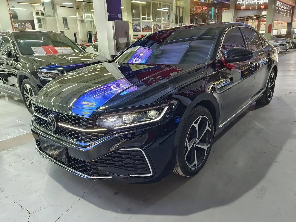 2024 Volkswagen Passat 2.0T 220HP L4 7DCT