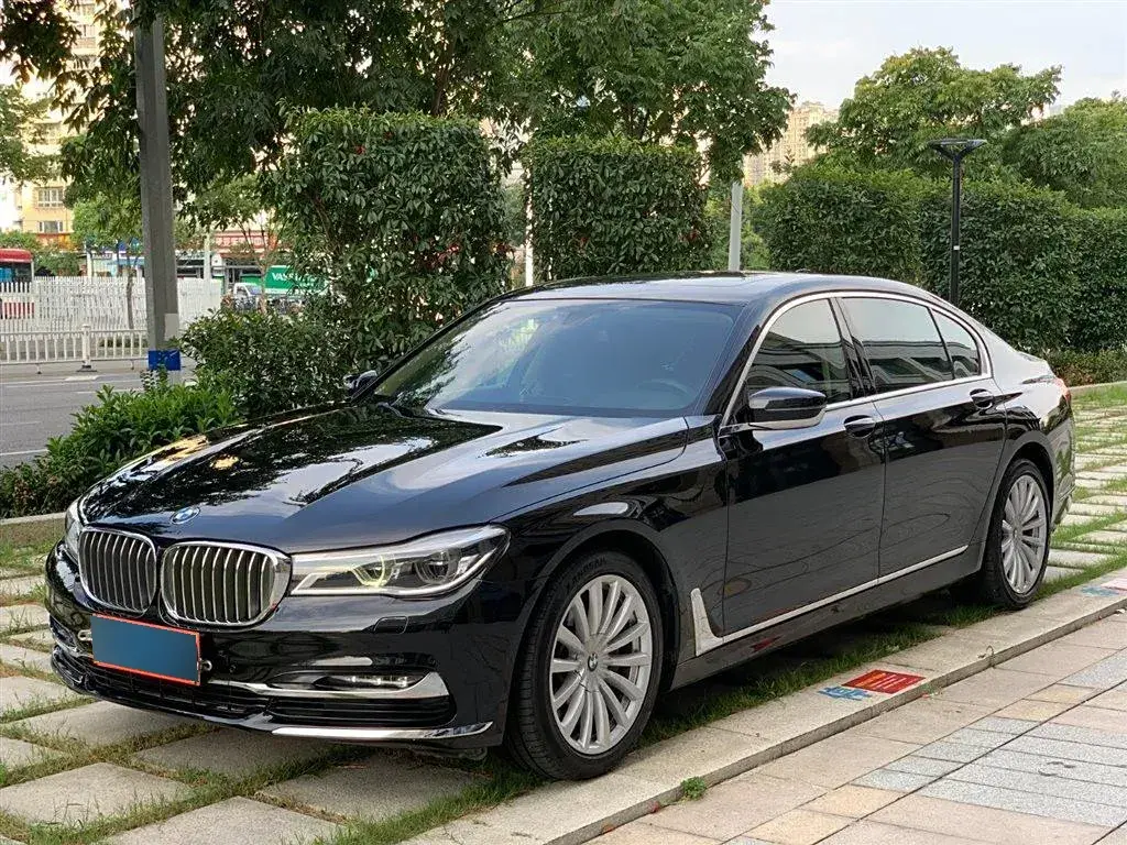 2017 BMW 7 Series 3.0T 326HP L6 8AT