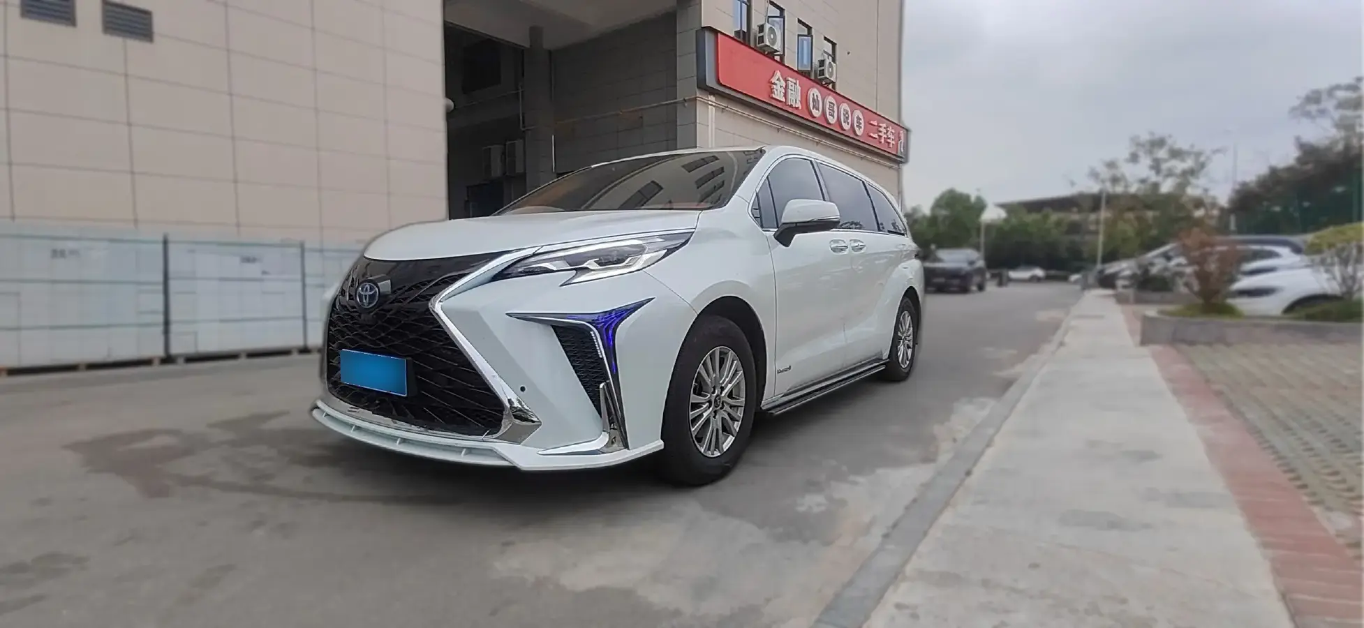 2021 Toyota Sienna 2.5L 192HP L4 E-CVT Hybrid