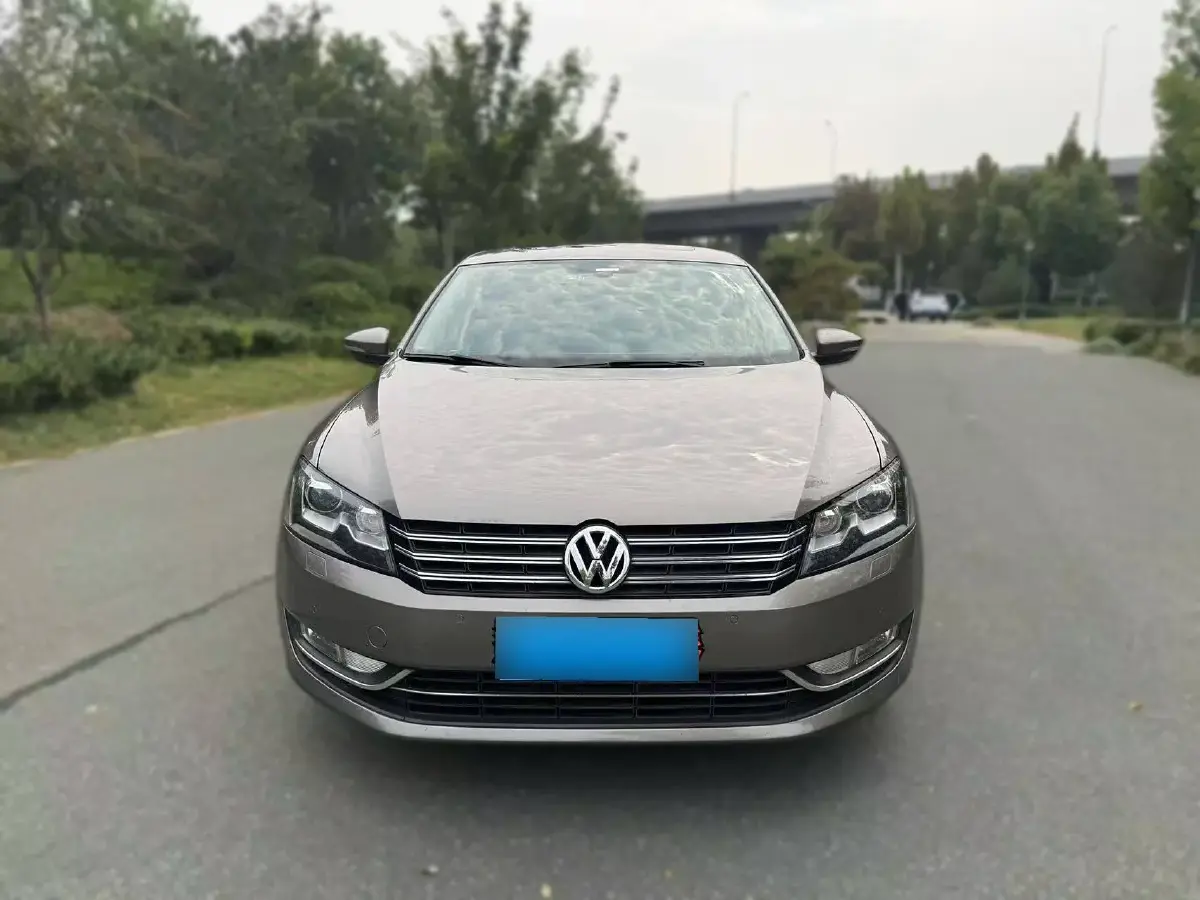 2011 Volkswagen Passat 2.0T 200HP L4 6DCT