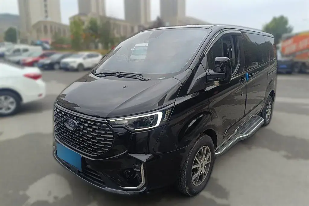 2023 Ford Tourneo 2.0T 220HP L4 9AT