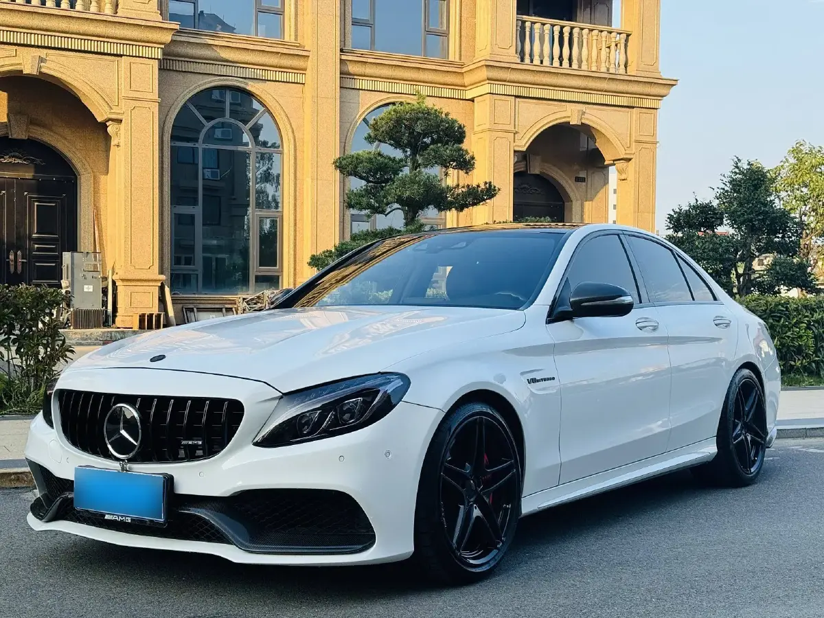 2017 Mercedes-Benz C AMG 4.0T 476HP V8 7AT