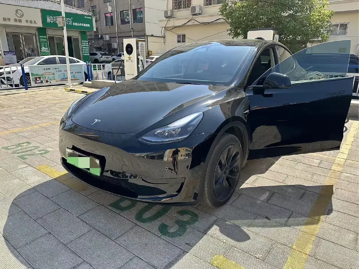 2023 Tesla Model Y BEV 60KWH