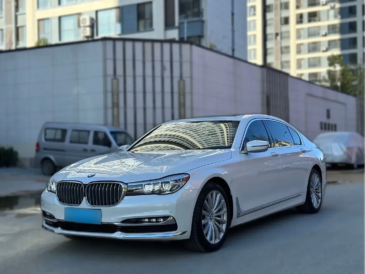 2017 BMW 7 Series 2.0T 258HP L4 8AT