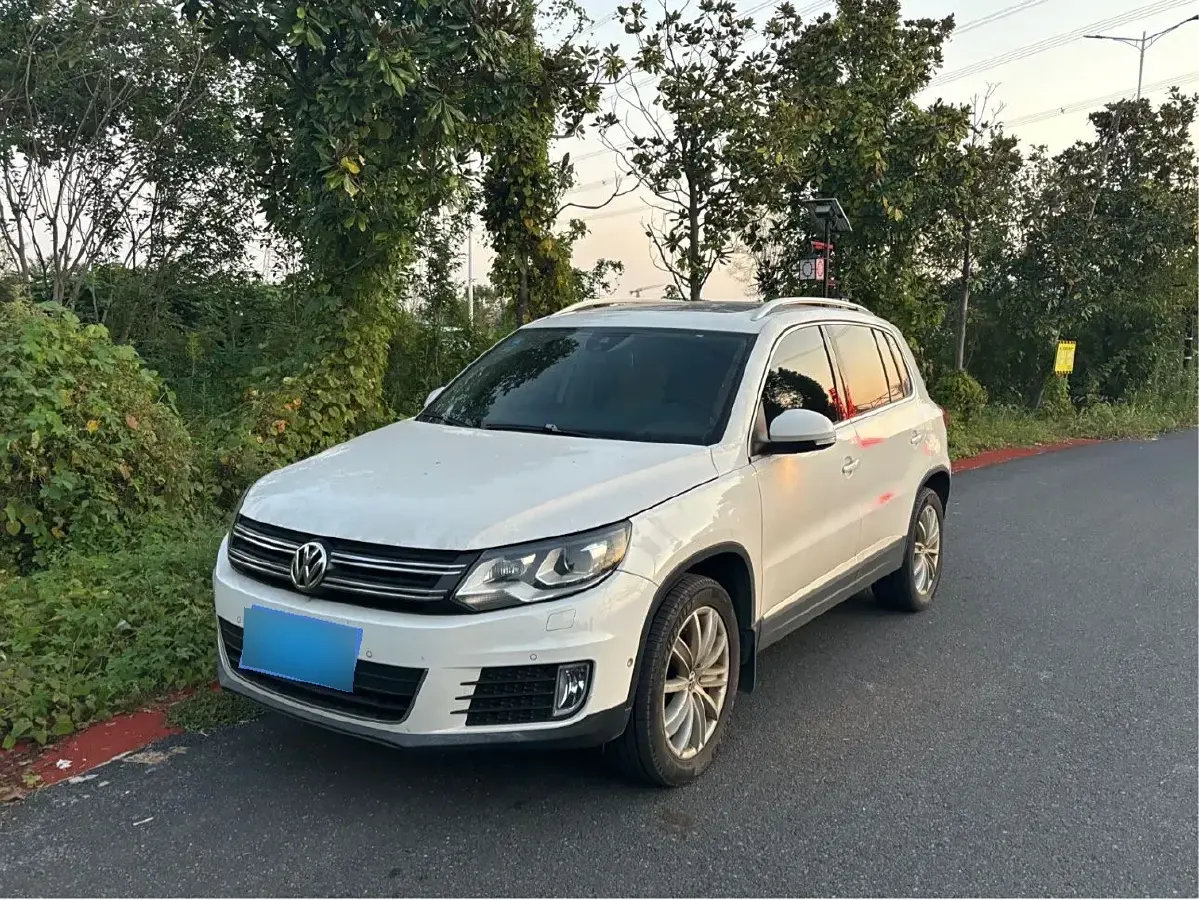 2013 Volkswagen Tiguan 2.0T 200HP L4 6AT