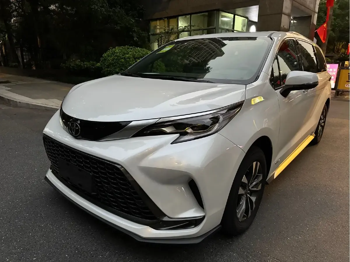 2024 Toyota Granvia 2.5L 189HP L4 E-CVT Hybrid