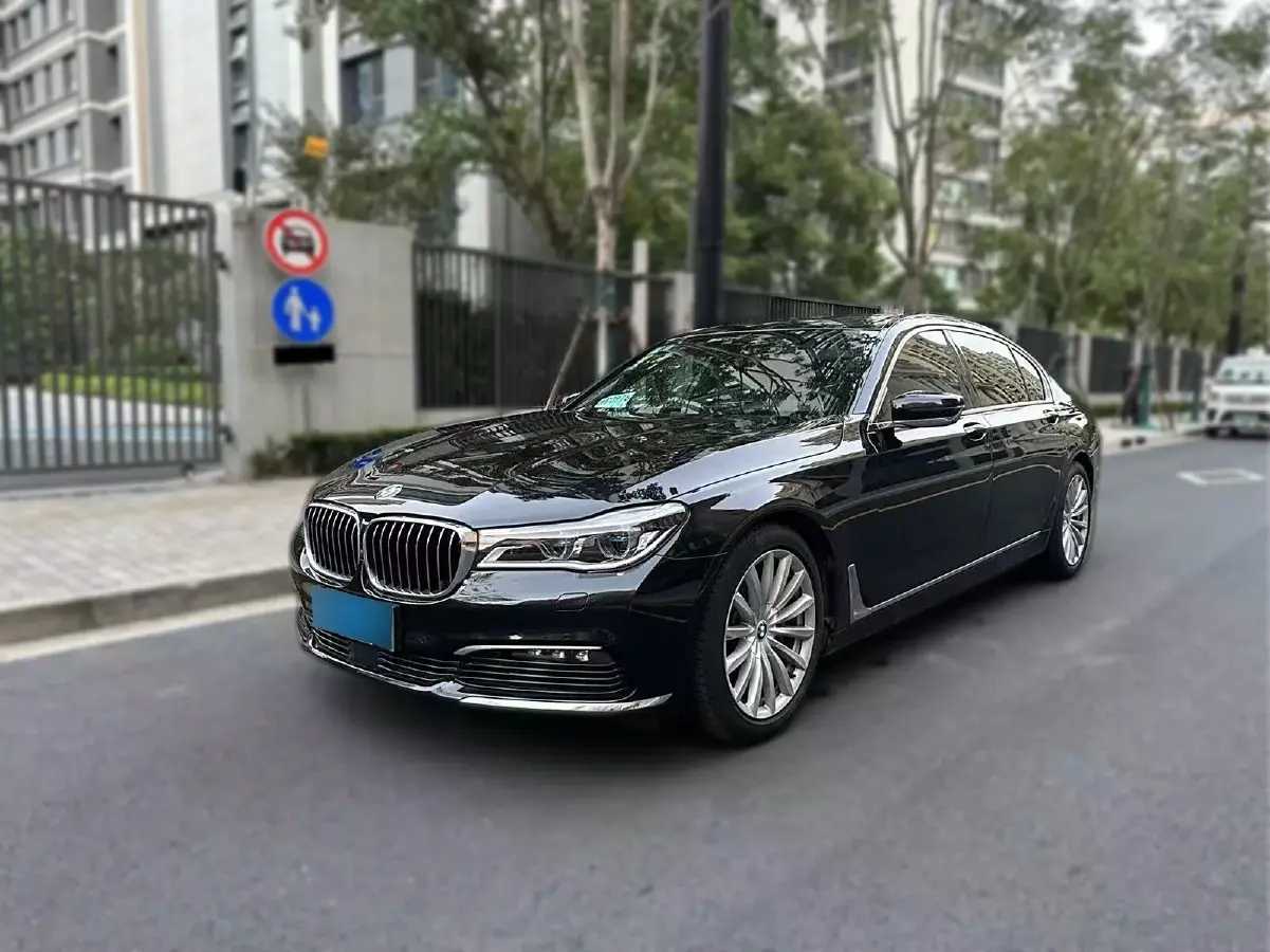2016 BMW 7 Series 3.0T 326HP L6 8AT
