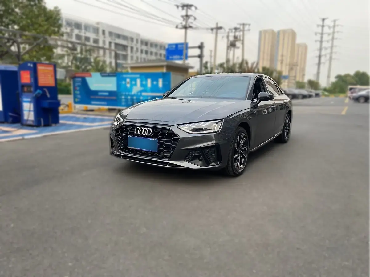 2023 Audi A4L 2.0T 190HP L4 7DCT