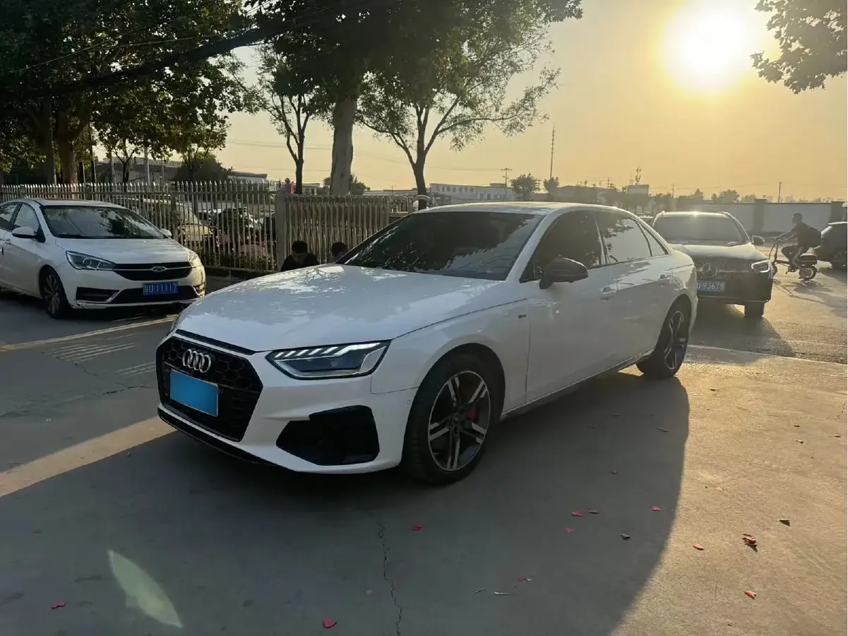 2022 Audi A4L 2.0T 190HP L4 7DCT