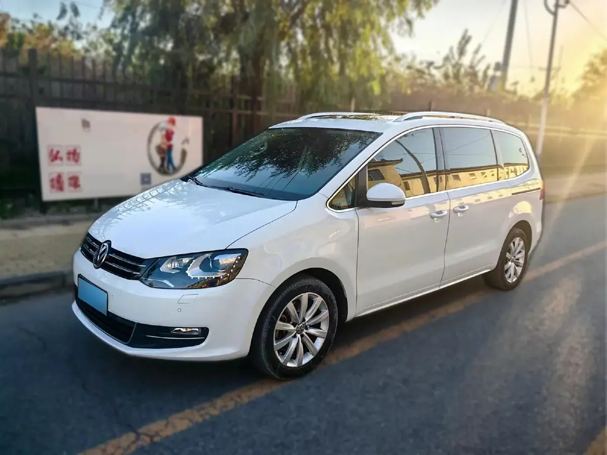 2014 Volkswagen Sharan 2.0T 200HP L4 6DCT