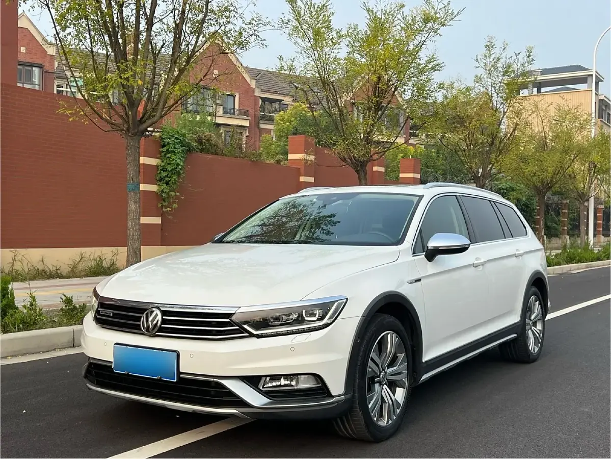 2017 Volkswagen Alltrack 2.0T 220HP L4 7DCT