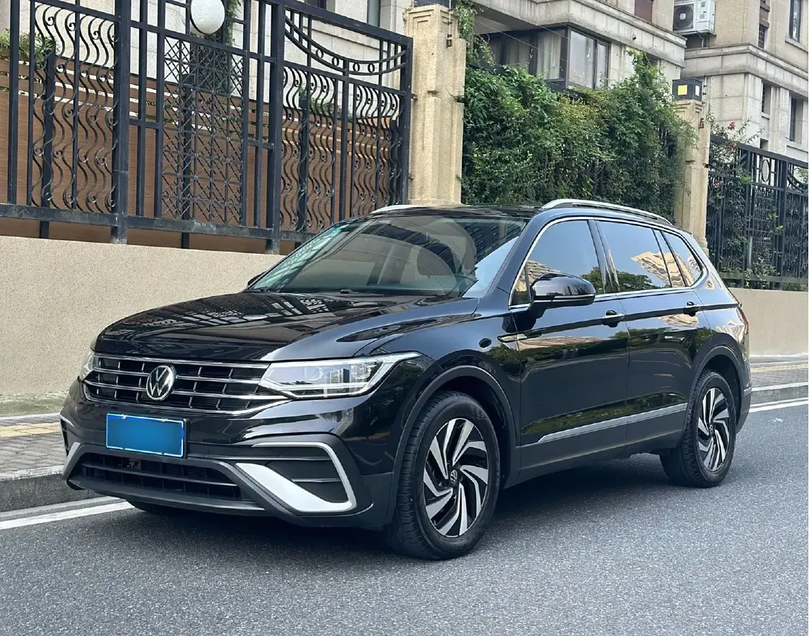 2023 Volkswagen Tiguan L 2.0T 186HP L4 7DCT