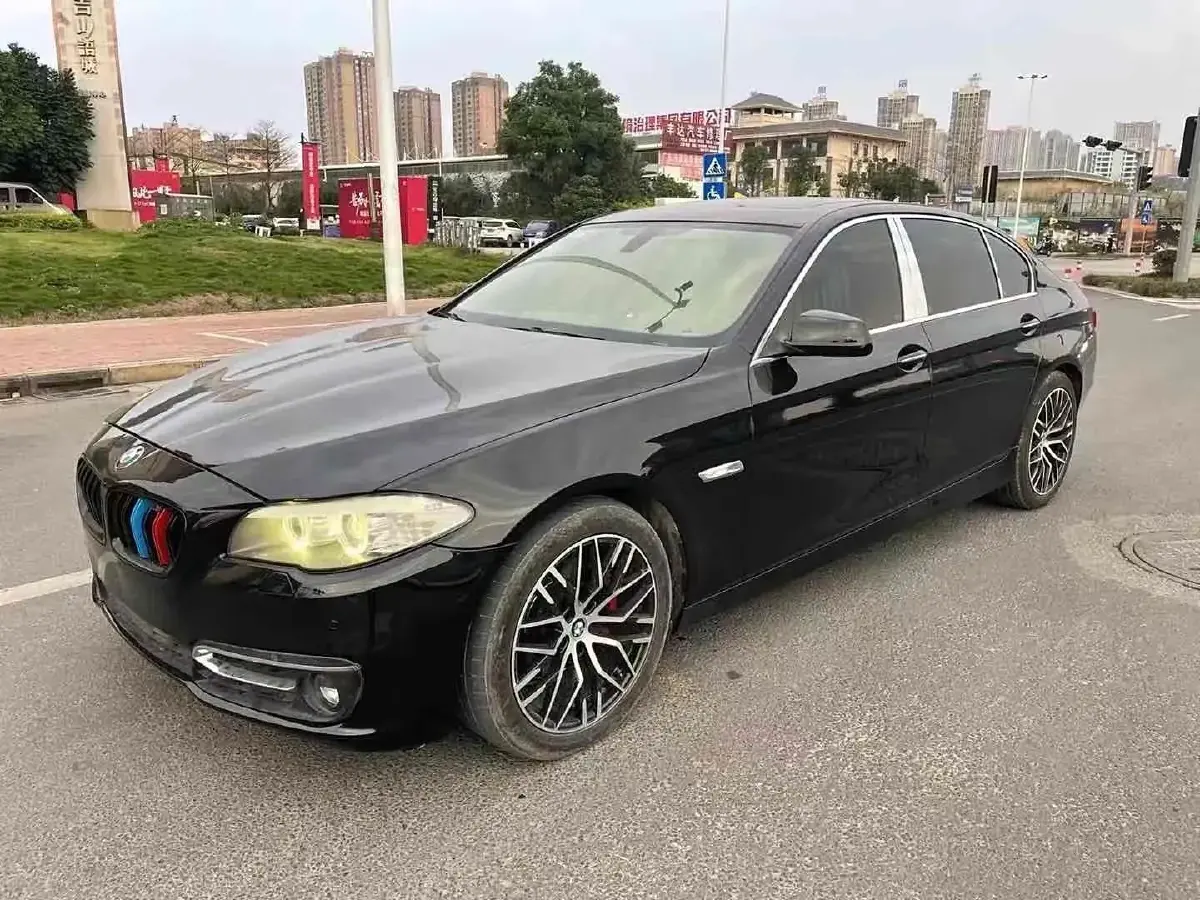 2011 BMW 5 Series 3.0L 258HP L6 8AT
