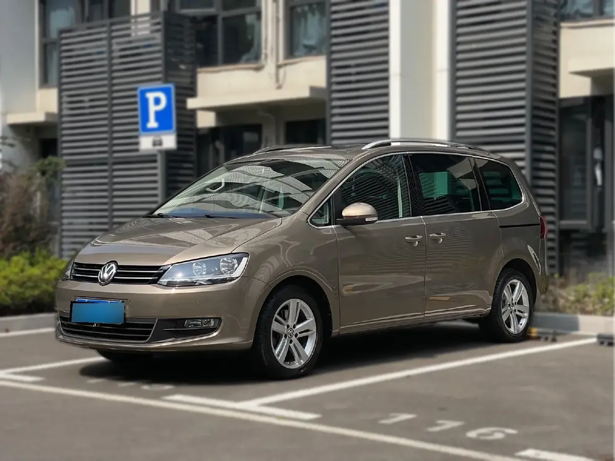 2018 Volkswagen Sharan 2.0T 220HP L4 6DCT