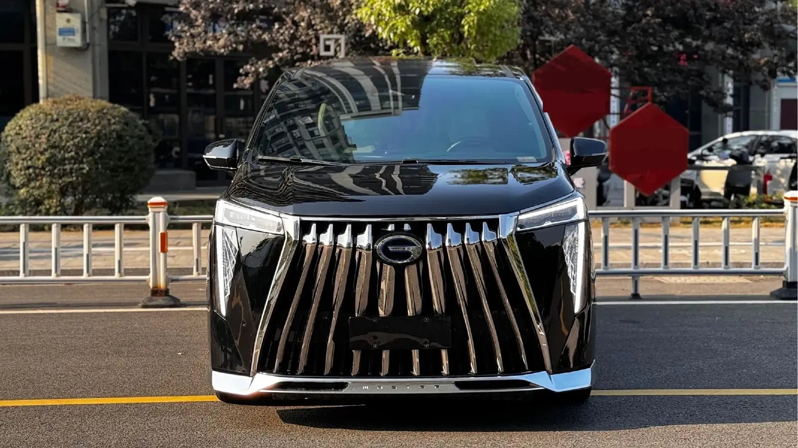 2023 GAC Trumpchi M8 2.0T 190HP L4 E-CVT Hybrid