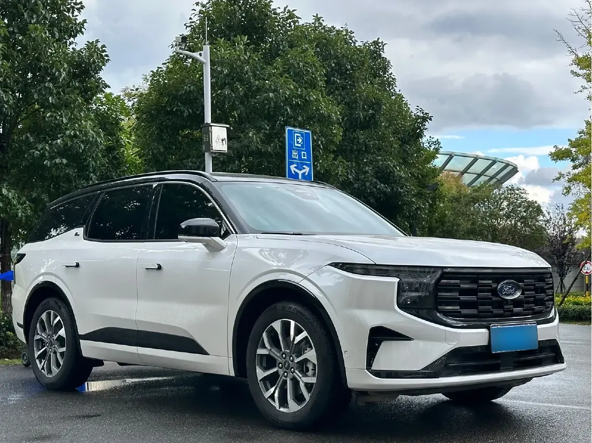 2023 Ford Edge 2.0T 275HP L4 E-CVT Hybrid